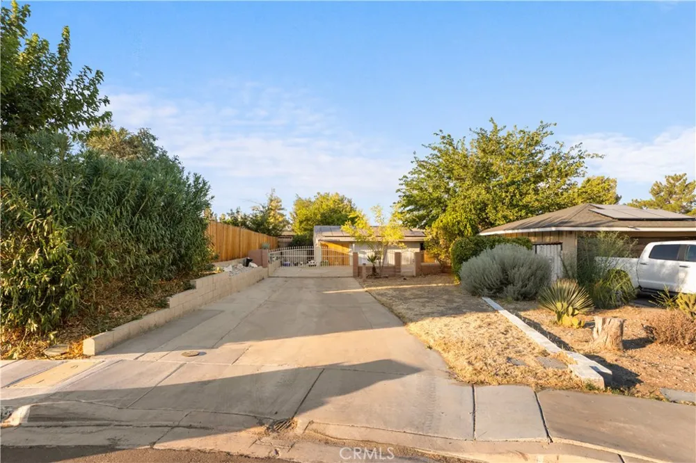 16092 Lakewood Place Victorville, CA 92395