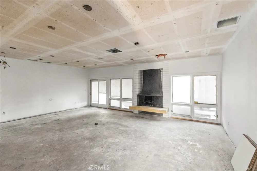 16092 Lakewood Place Victorville, CA 92395