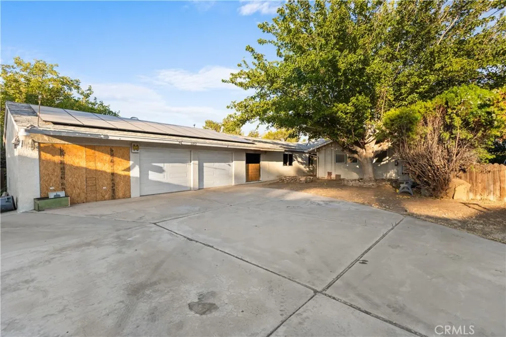 16092 Lakewood Place Victorville, CA 92395