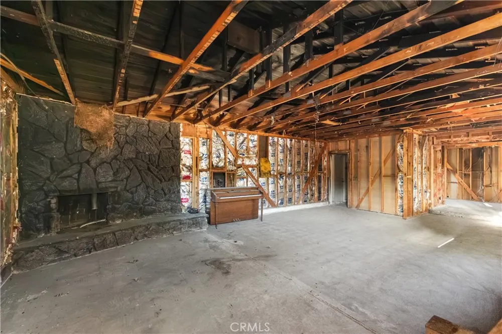 16092 Lakewood Place Victorville, CA 92395
