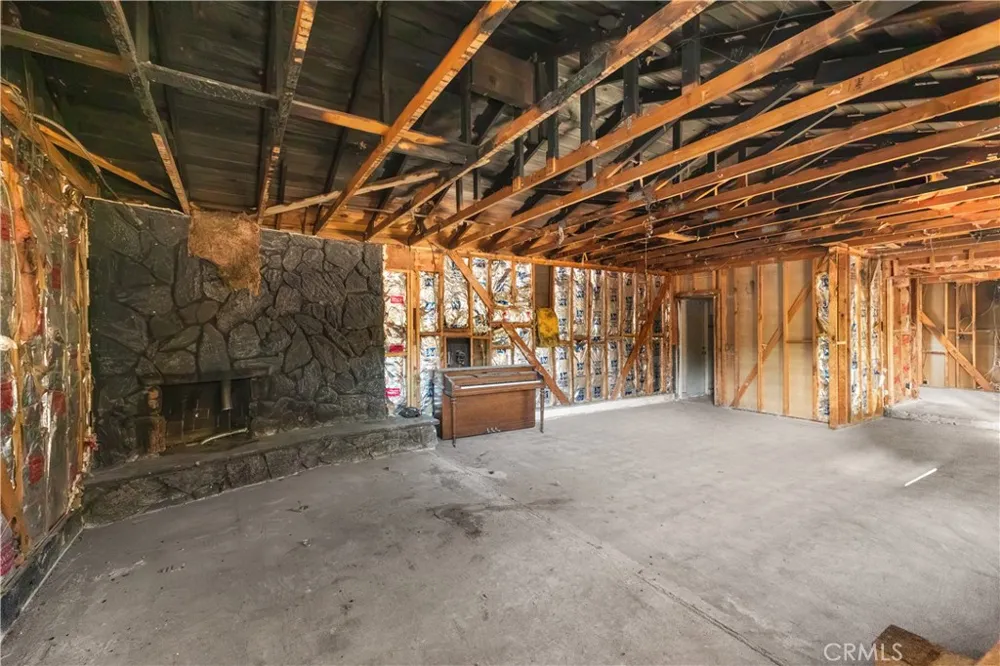 16092 Lakewood Place Victorville, CA 92395