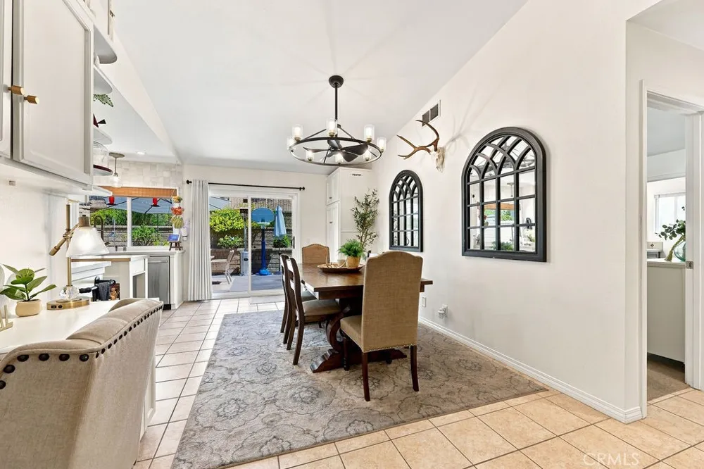 21919 Grovepark Saugus, CA 91350