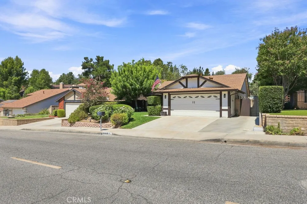 21919 Grovepark Saugus, CA 91350