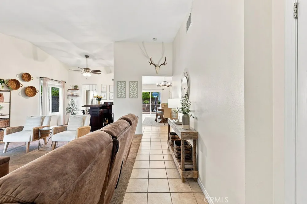 21919 Grovepark Saugus, CA 91350