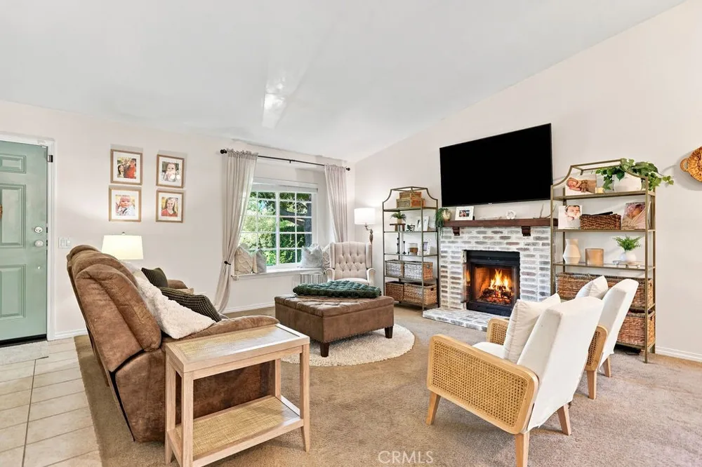 21919 Grovepark Saugus, CA 91350
