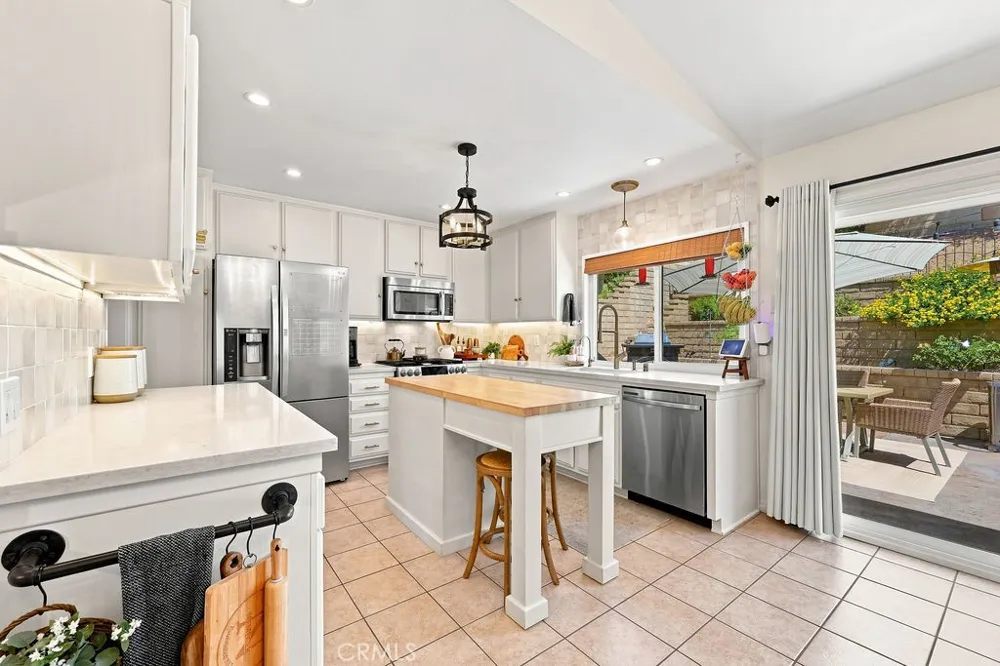 21919 Grovepark Saugus, CA 91350