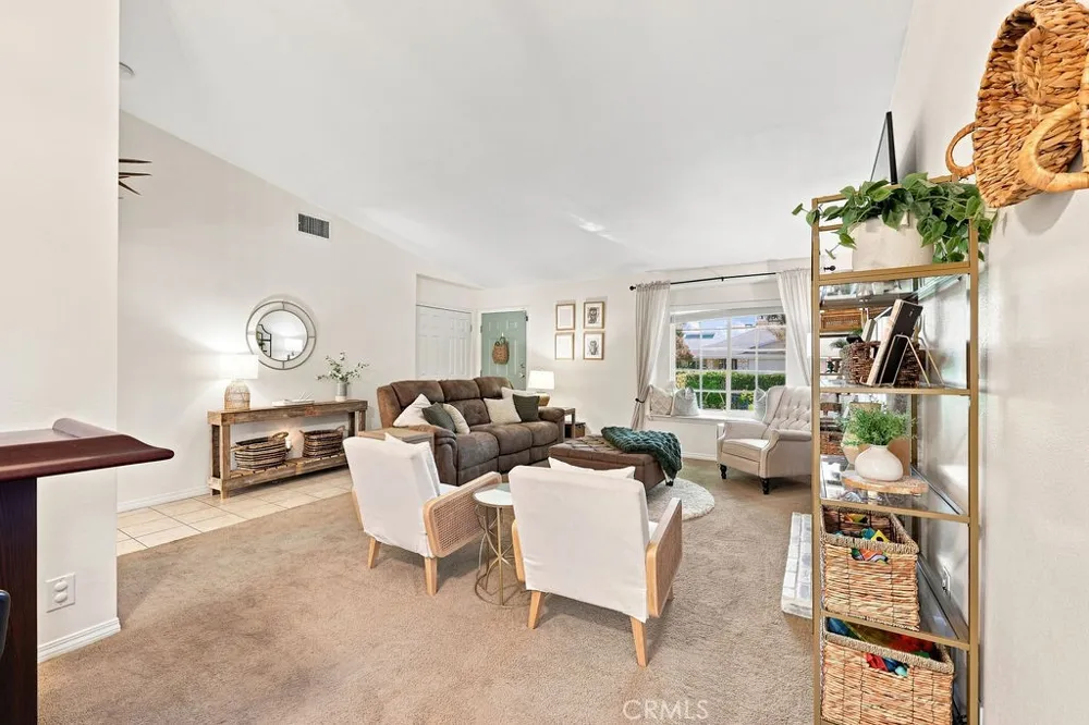 21919 Grovepark Saugus, CA 91350