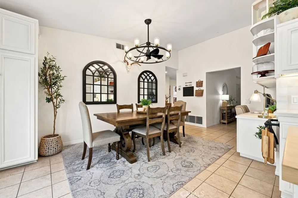 21919 Grovepark Saugus, CA 91350