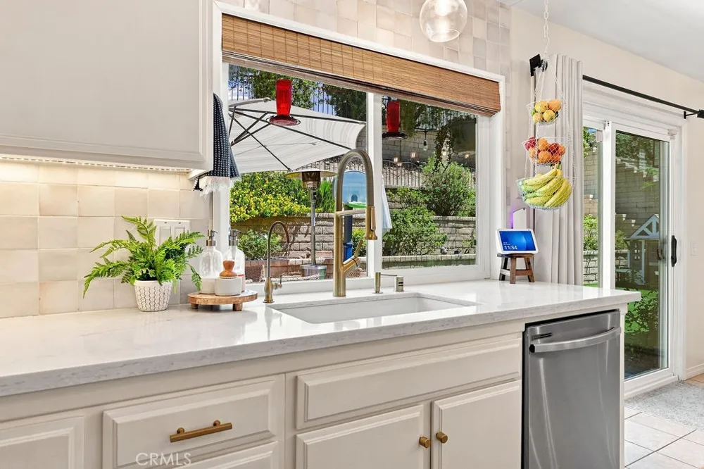21919 Grovepark Saugus, CA 91350
