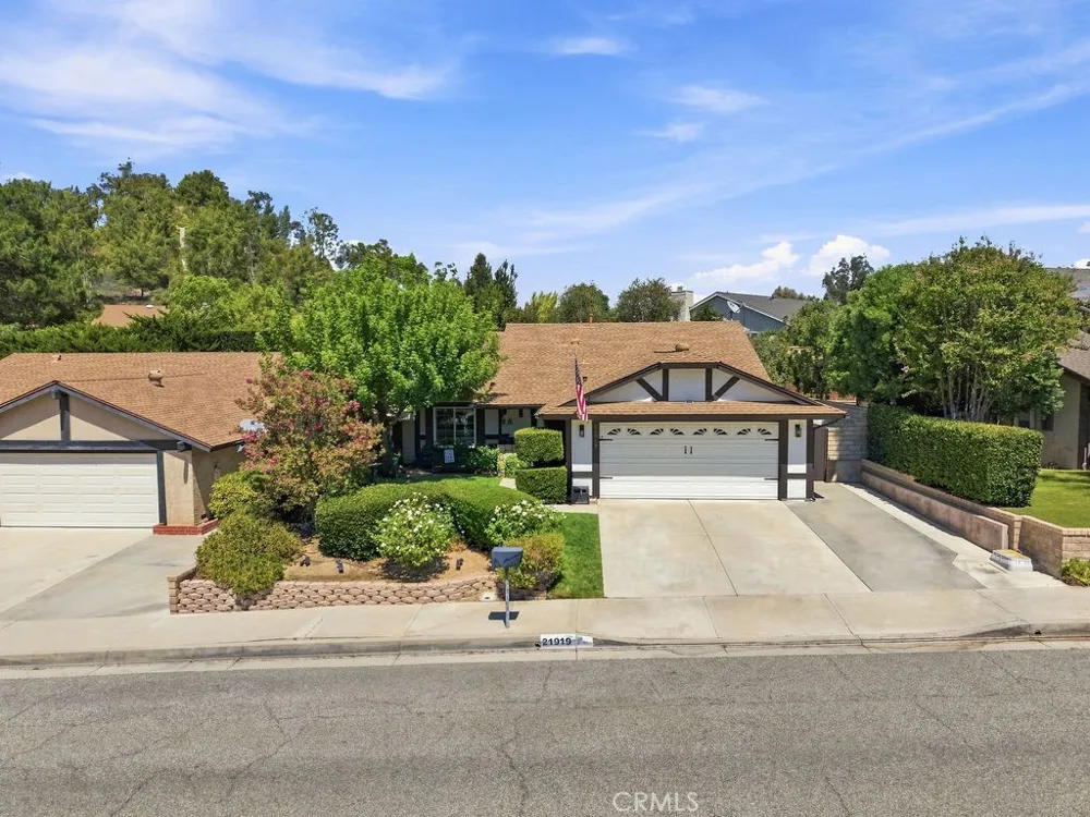 21919 Grovepark Saugus, CA 91350