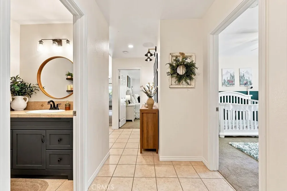 21919 Grovepark Saugus, CA 91350
