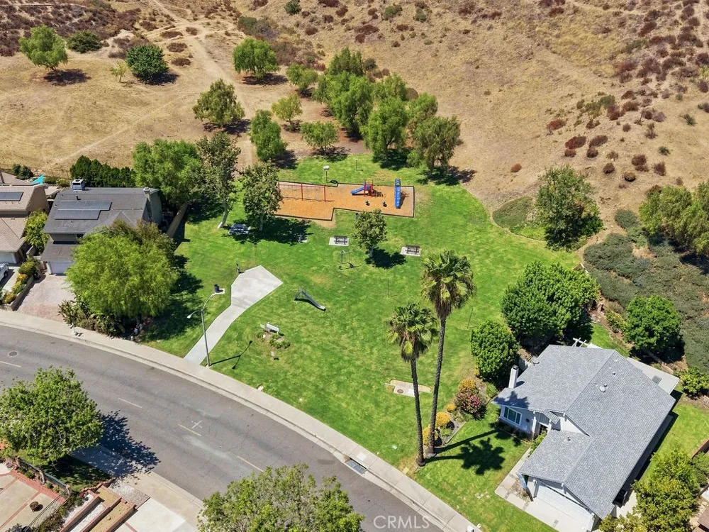 21919 Grovepark Saugus, CA 91350