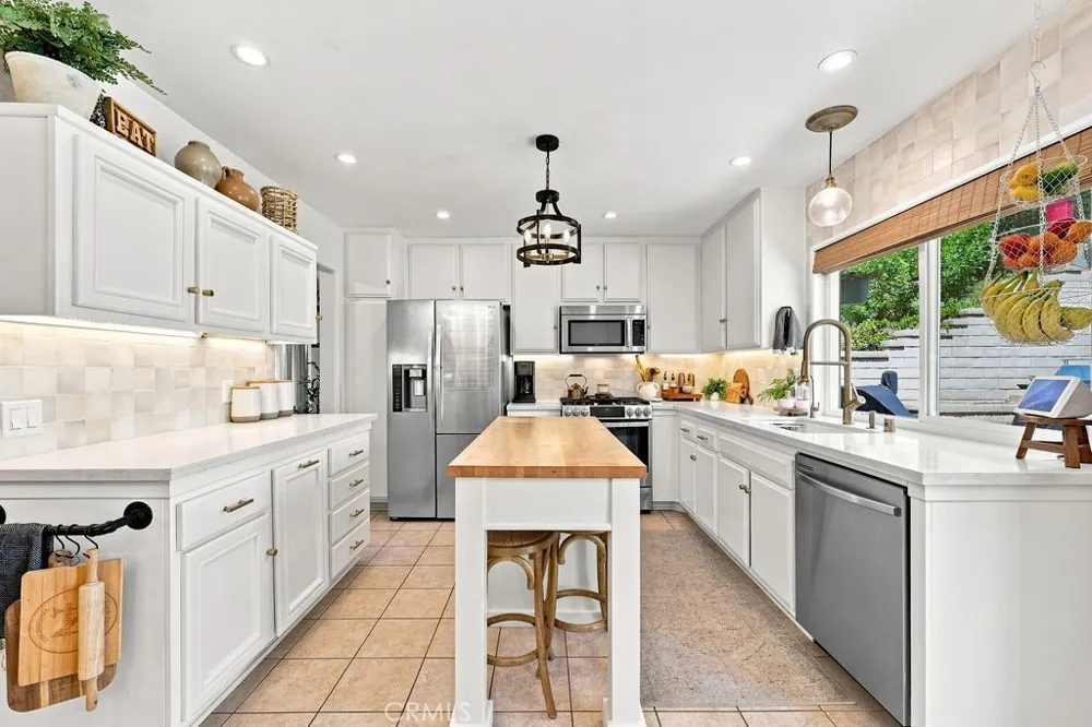 21919 Grovepark Saugus, CA 91350