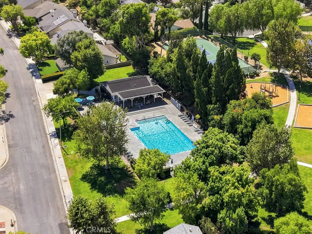 21919 Grovepark Saugus, CA 91350
