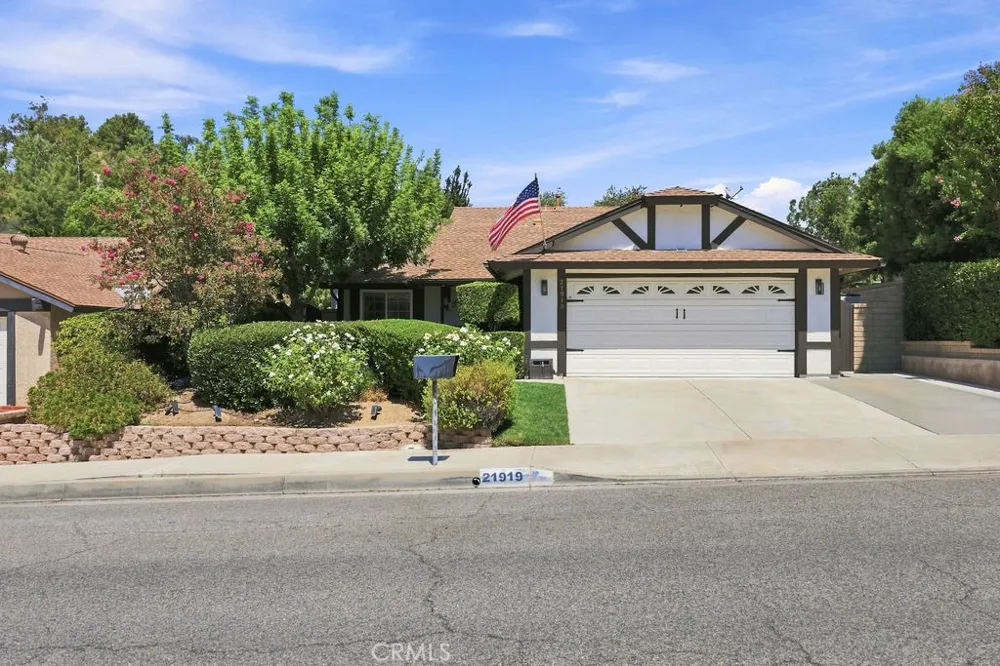 21919 Grovepark Saugus, CA 91350