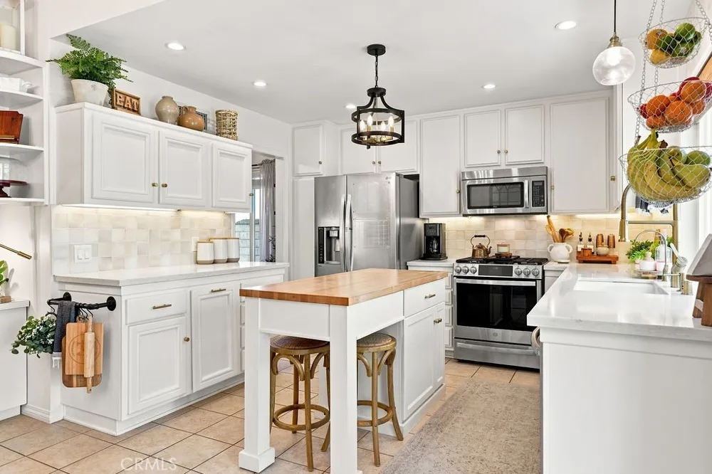 21919 Grovepark Saugus, CA 91350