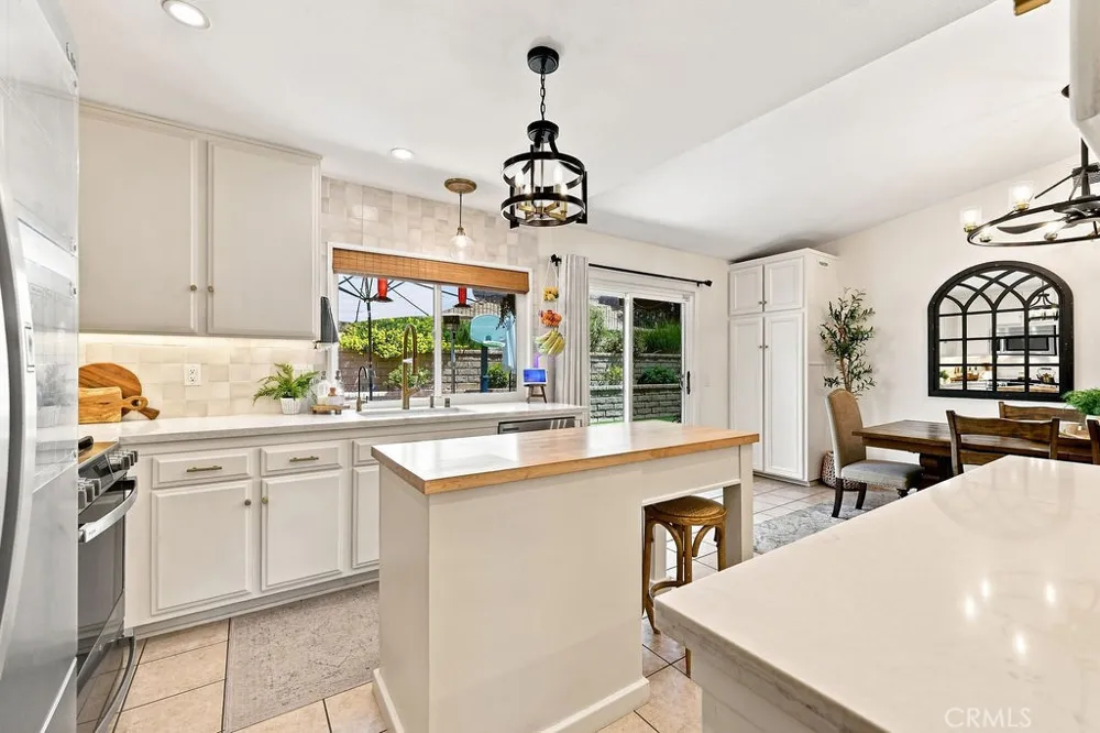 21919 Grovepark Saugus, CA 91350