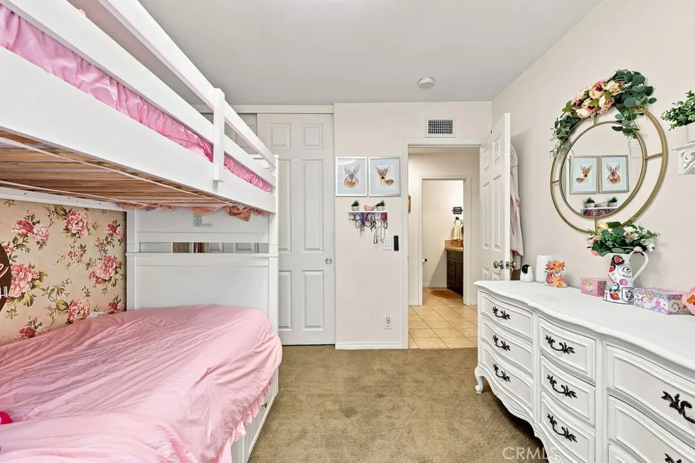 21919 Grovepark Saugus, CA 91350