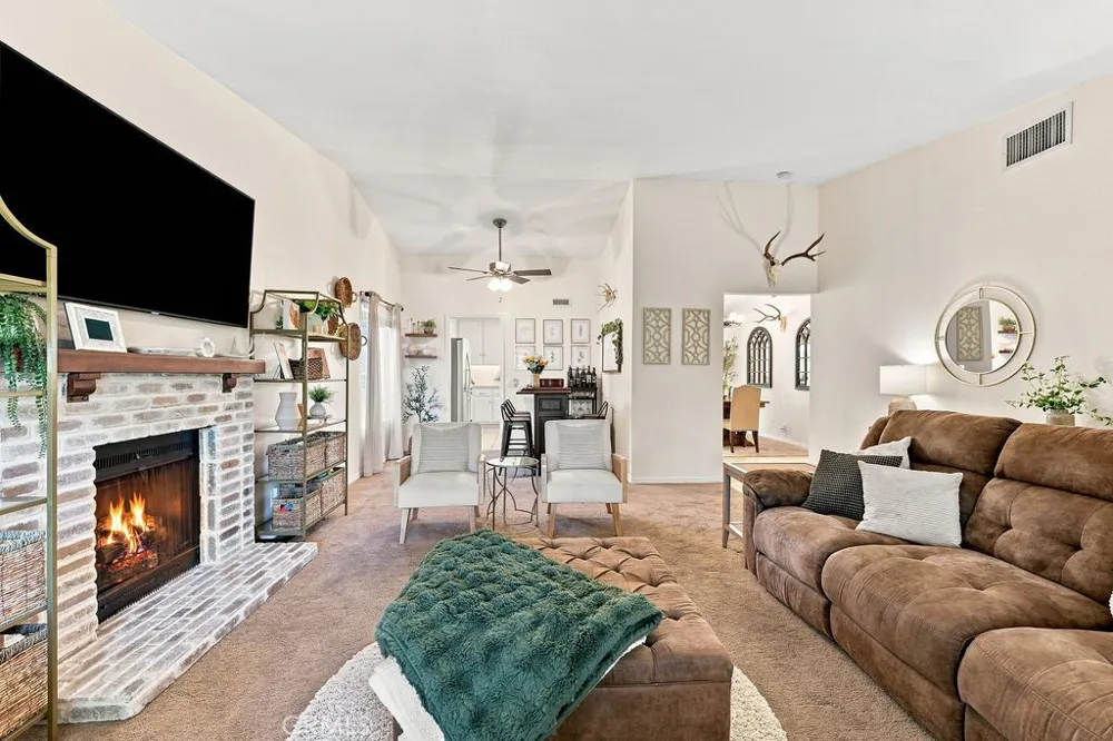 21919 Grovepark Saugus, CA 91350
