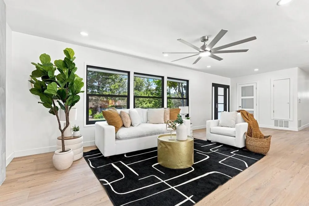 1021 Calle Escarpada Bonita, CA 91902