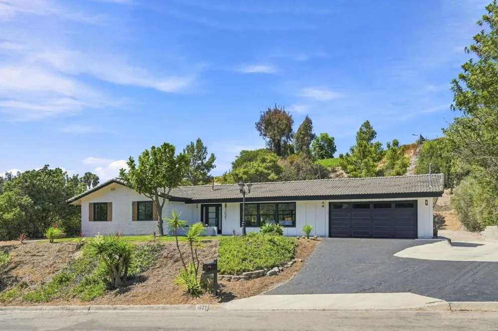 1021 Calle Escarpada Bonita, CA 91902