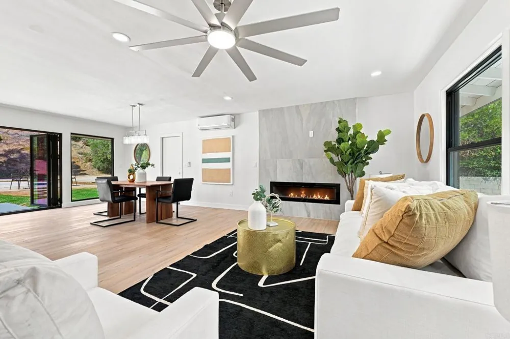 1021 Calle Escarpada Bonita, CA 91902