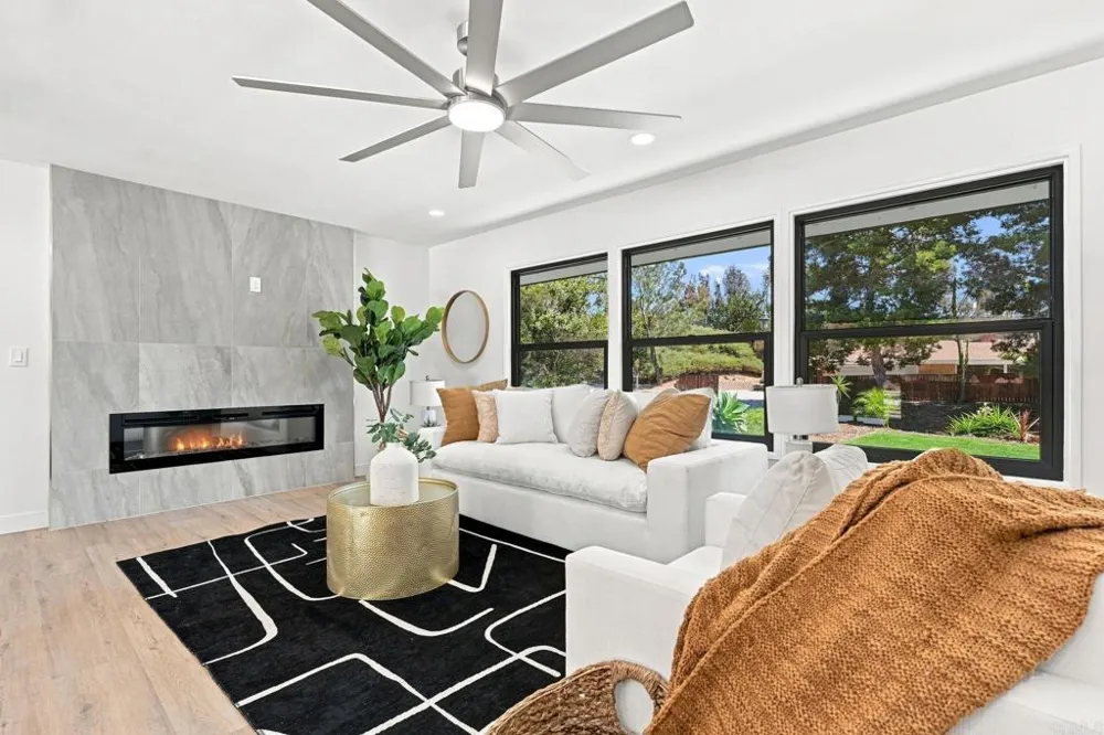 1021 Calle Escarpada Bonita, CA 91902