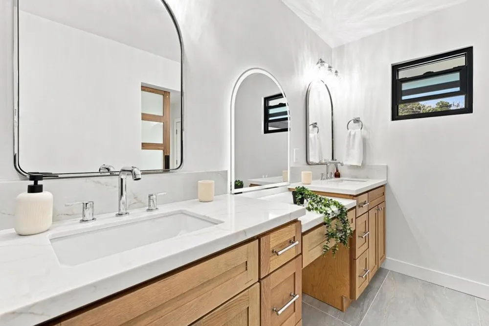 1021 Calle Escarpada Bonita, CA 91902