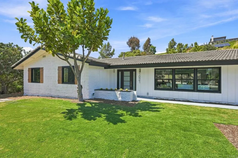 1021 Calle Escarpada Bonita, CA 91902
