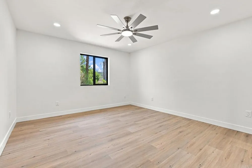 1021 Calle Escarpada Bonita, CA 91902