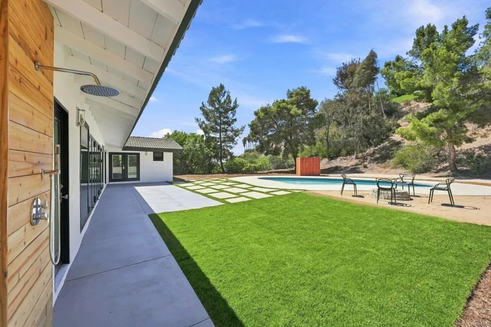 1021 Calle Escarpada Bonita, CA 91902
