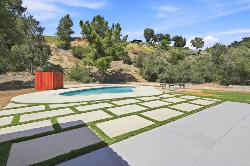1021 Calle Escarpada Bonita, CA 91902