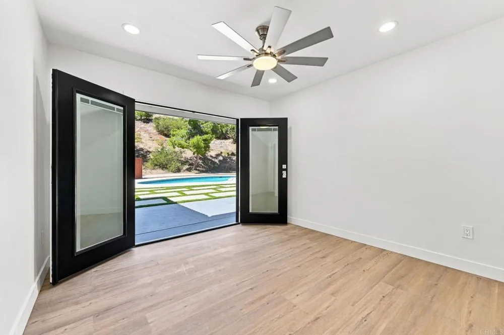 1021 Calle Escarpada Bonita, CA 91902