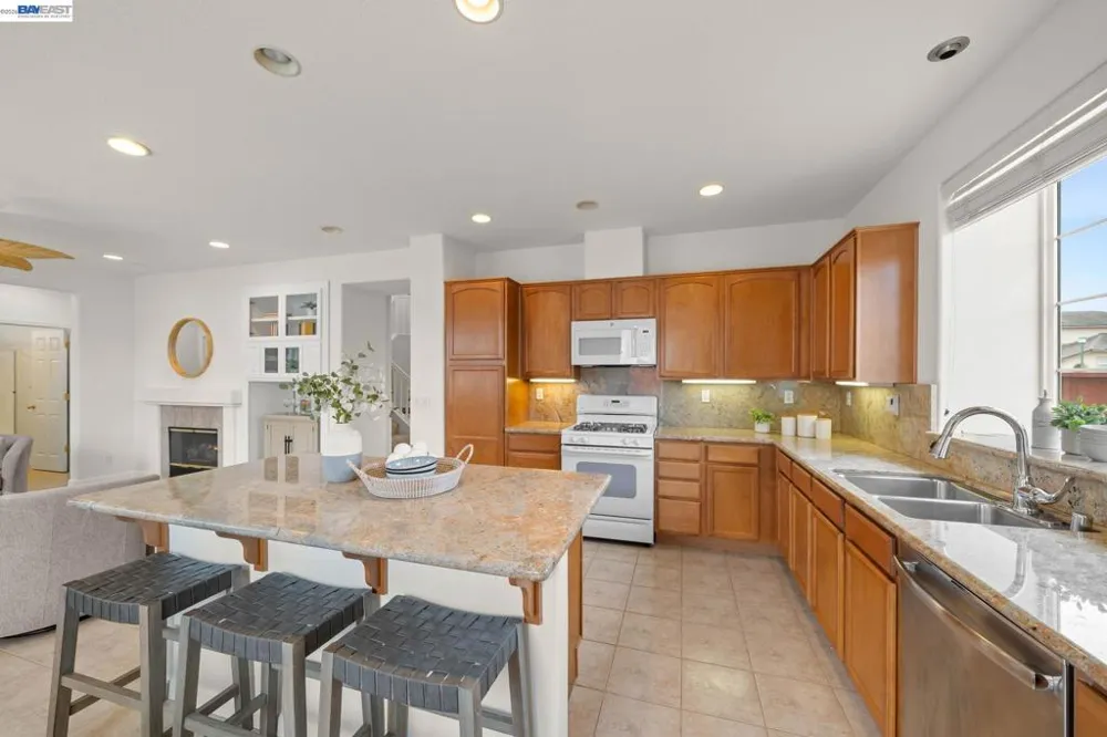 2793 Sunset Dune Way Hayward, CA 94545