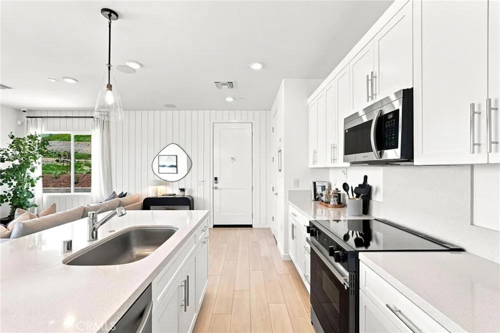 27235 Reed Lane Valencia, CA 91381