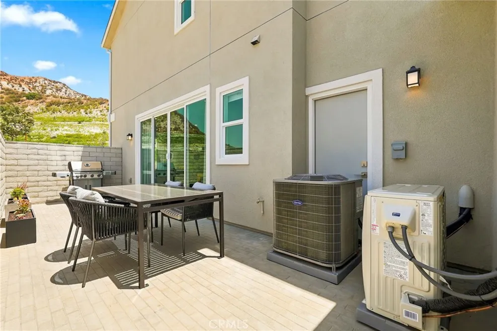 27235 Reed Lane Valencia, CA 91381