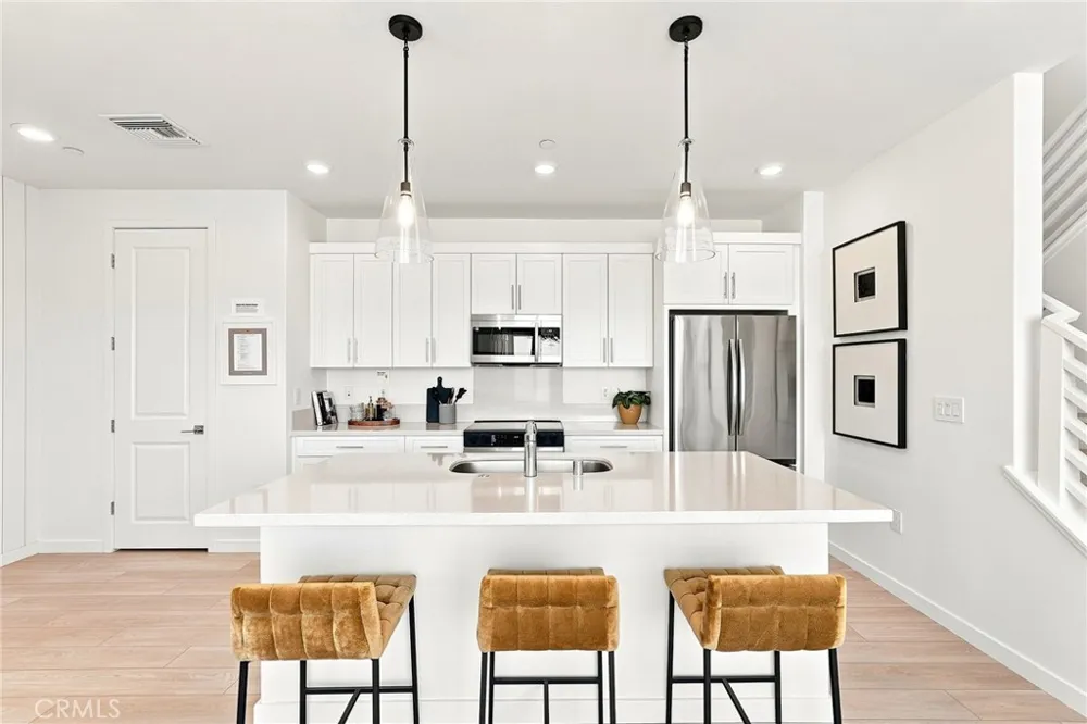 27235 Reed Lane Valencia, CA 91381