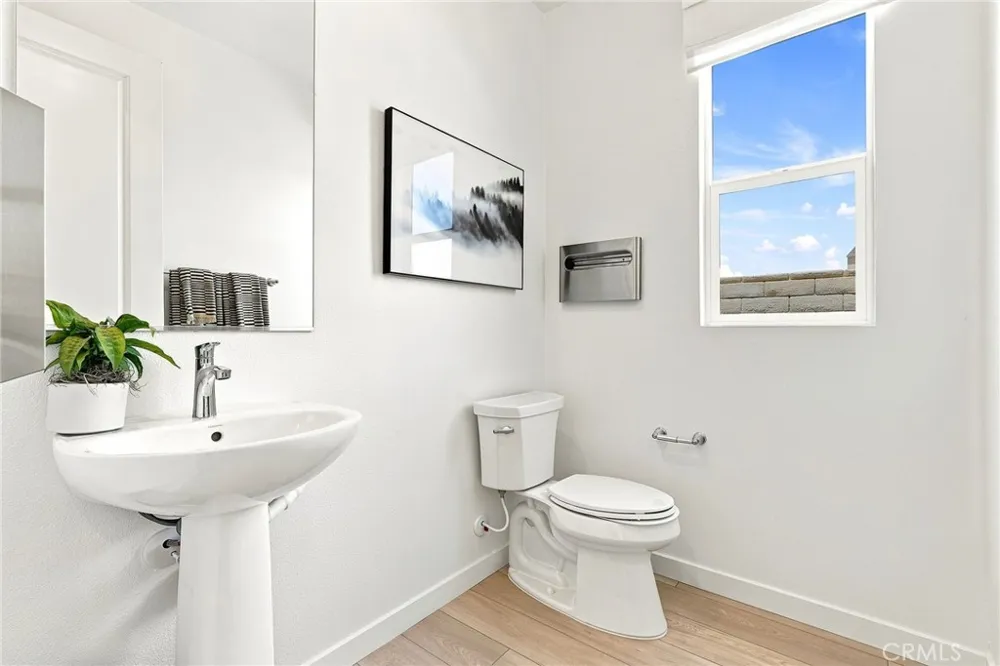 27235 Reed Lane Valencia, CA 91381