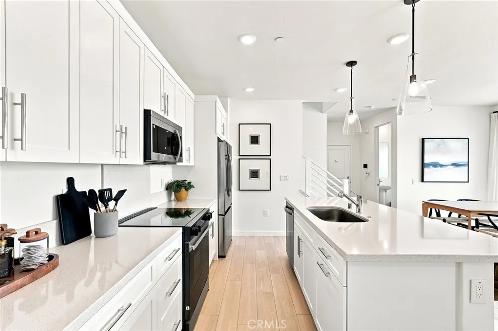 27235 Reed Lane Valencia, CA 91381