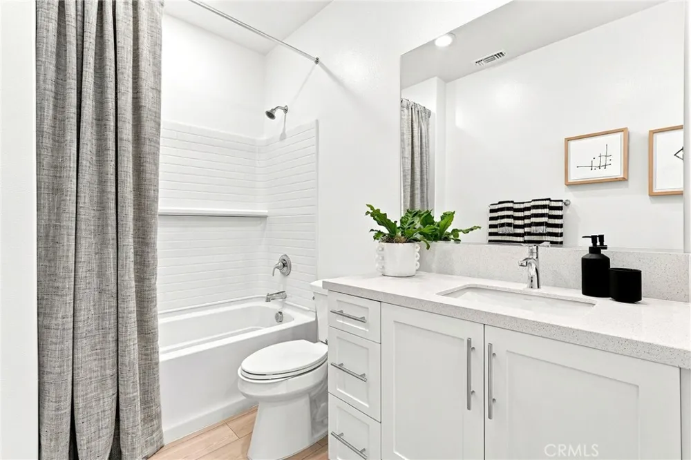 27235 Reed Lane Valencia, CA 91381