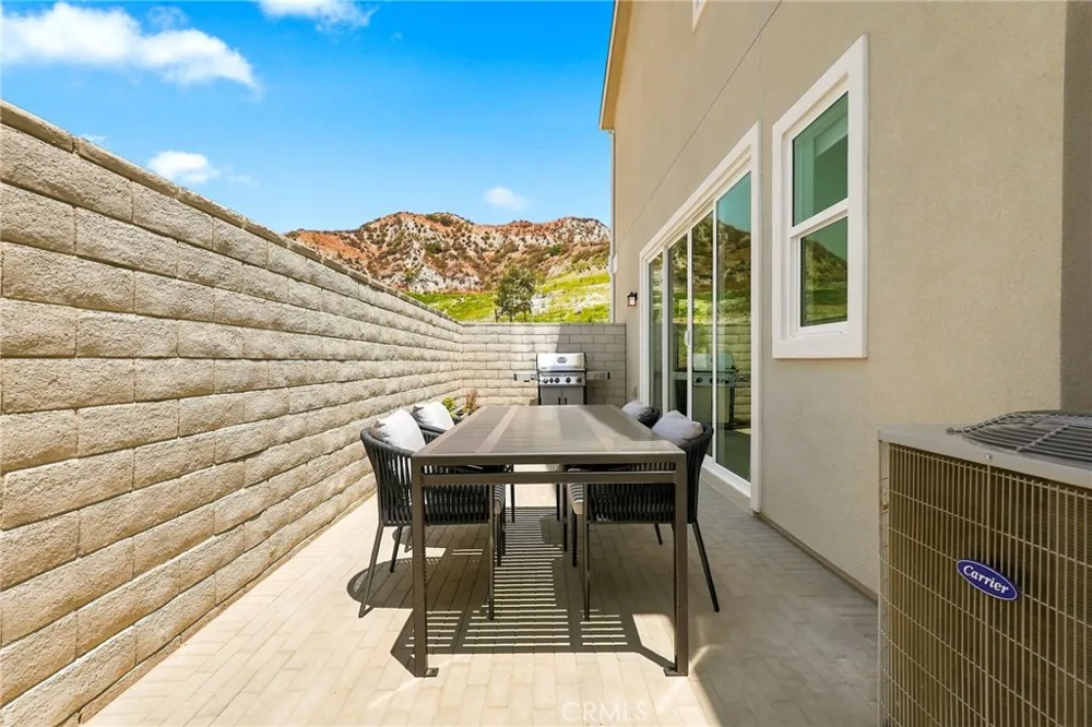 27235 Reed Lane Valencia, CA 91381
