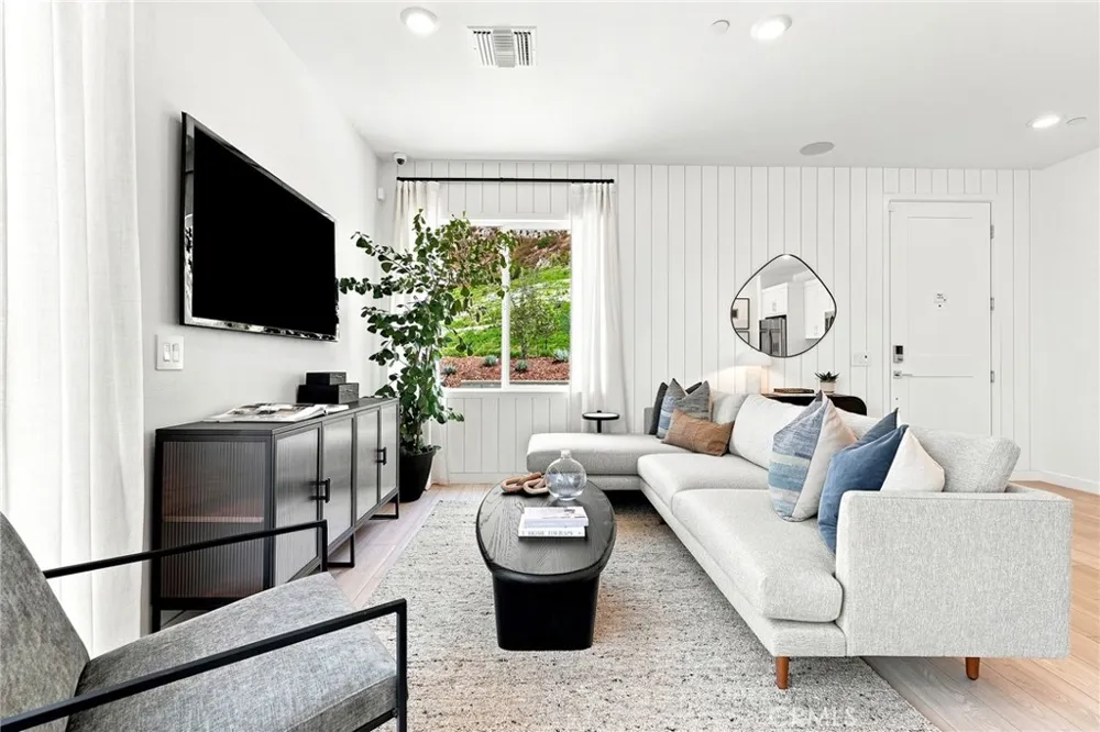 27235 Reed Lane Valencia, CA 91381