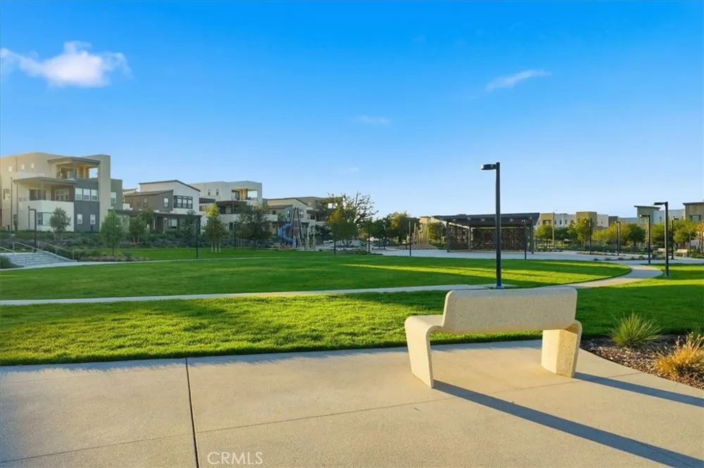 27235 Reed Lane Valencia, CA 91381