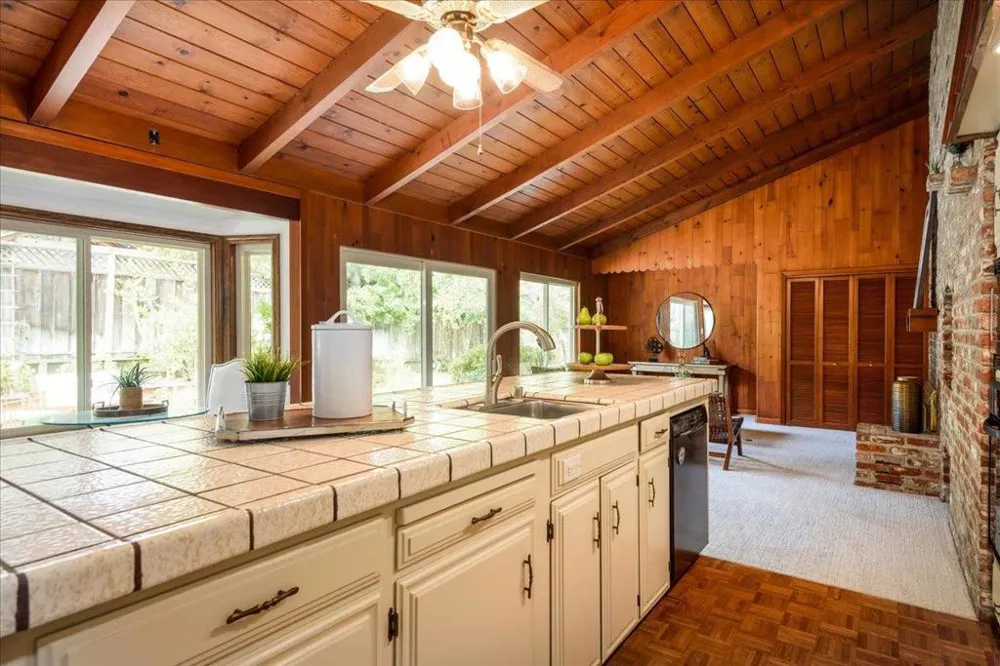 100 TAN OAK DRIVE Portola Valley, CA 94028