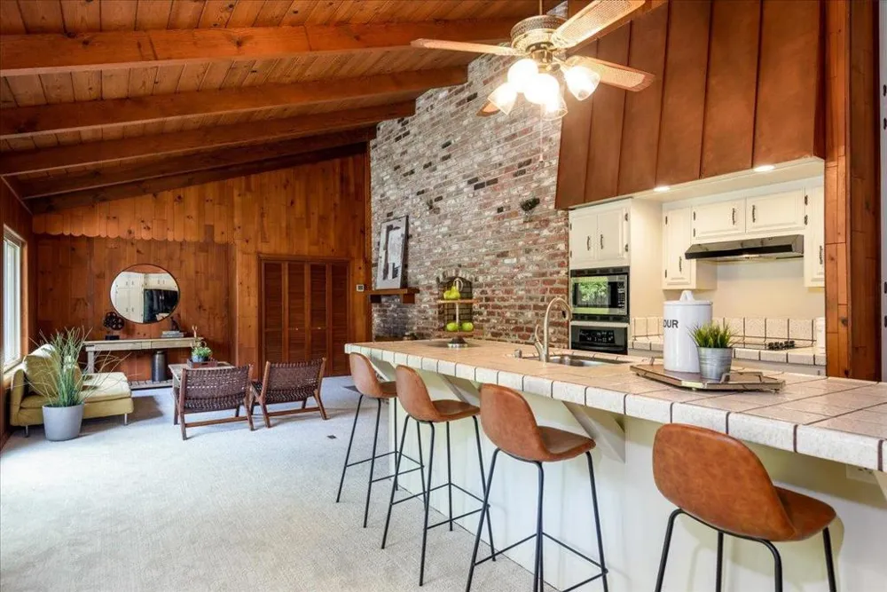 100 TAN OAK DRIVE Portola Valley, CA 94028