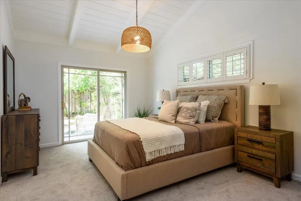 100 TAN OAK DRIVE Portola Valley, CA 94028