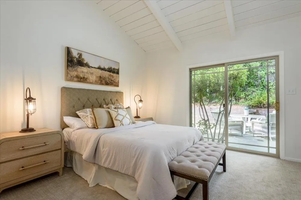100 TAN OAK DRIVE Portola Valley, CA 94028