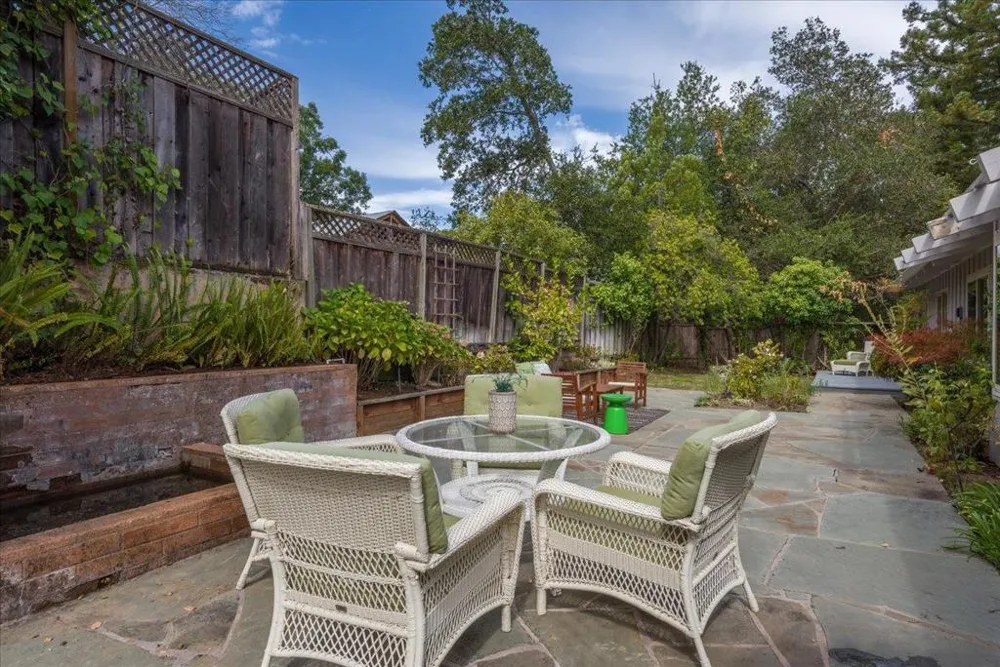 100 TAN OAK DRIVE Portola Valley, CA 94028