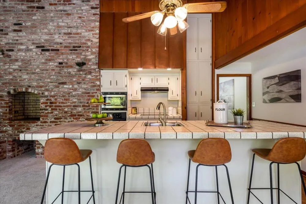 100 TAN OAK DRIVE Portola Valley, CA 94028