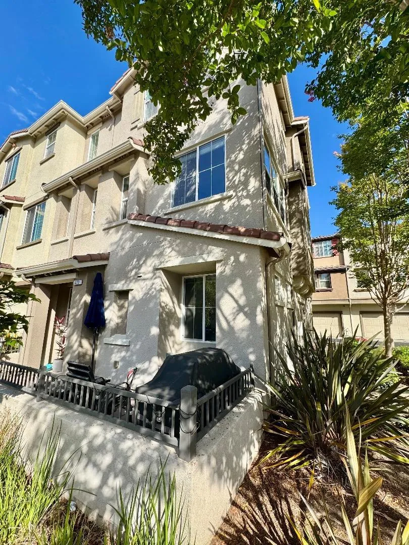 632 Moss Way Hayward, CA 94541